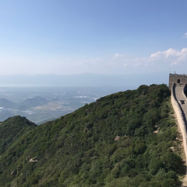 Alte Badaling Große Mauer mit Ausblick auf die grosse Ebene um Yanqing